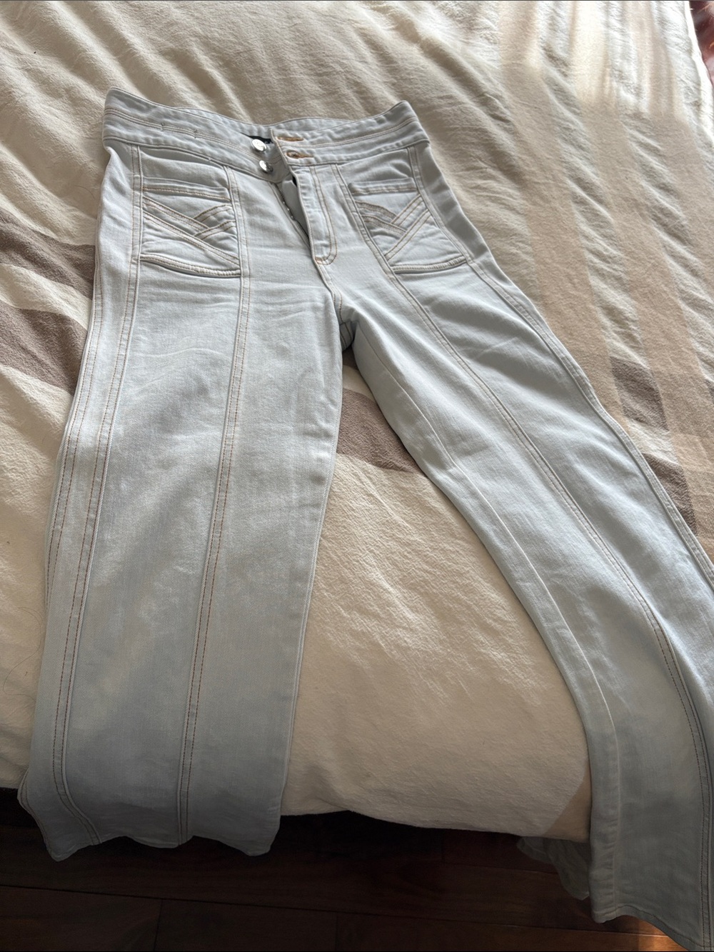 Verinica Beard Belize Blue Women's High-Waist Jeans with Double Button Closure